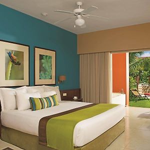 Deluxe Room Swim Up